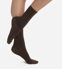 Chaussettes femme côtelées en coton satiné Marron Dim Mode