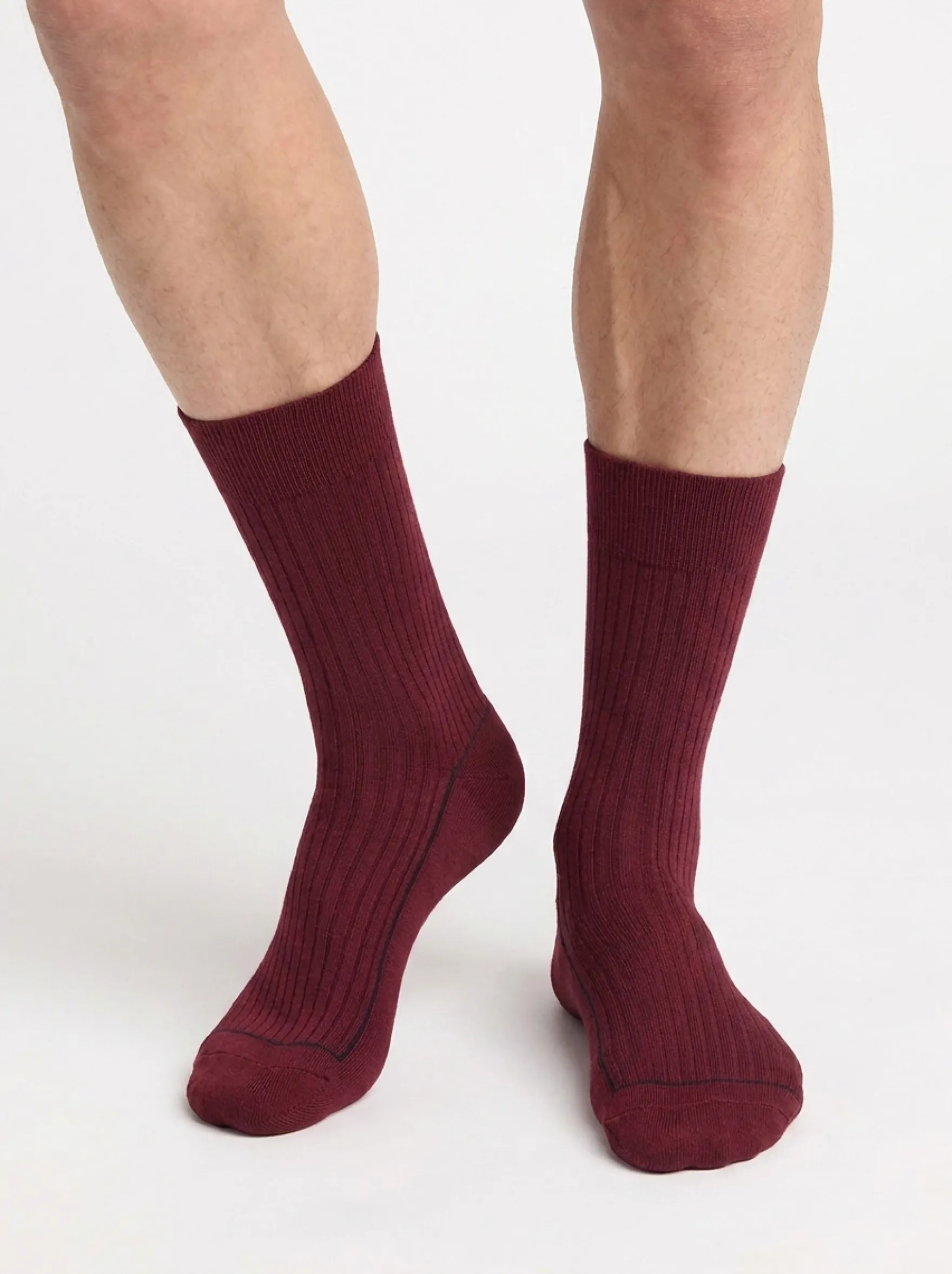 Chaussettes homme côtelées coton rouge sangria La Mode