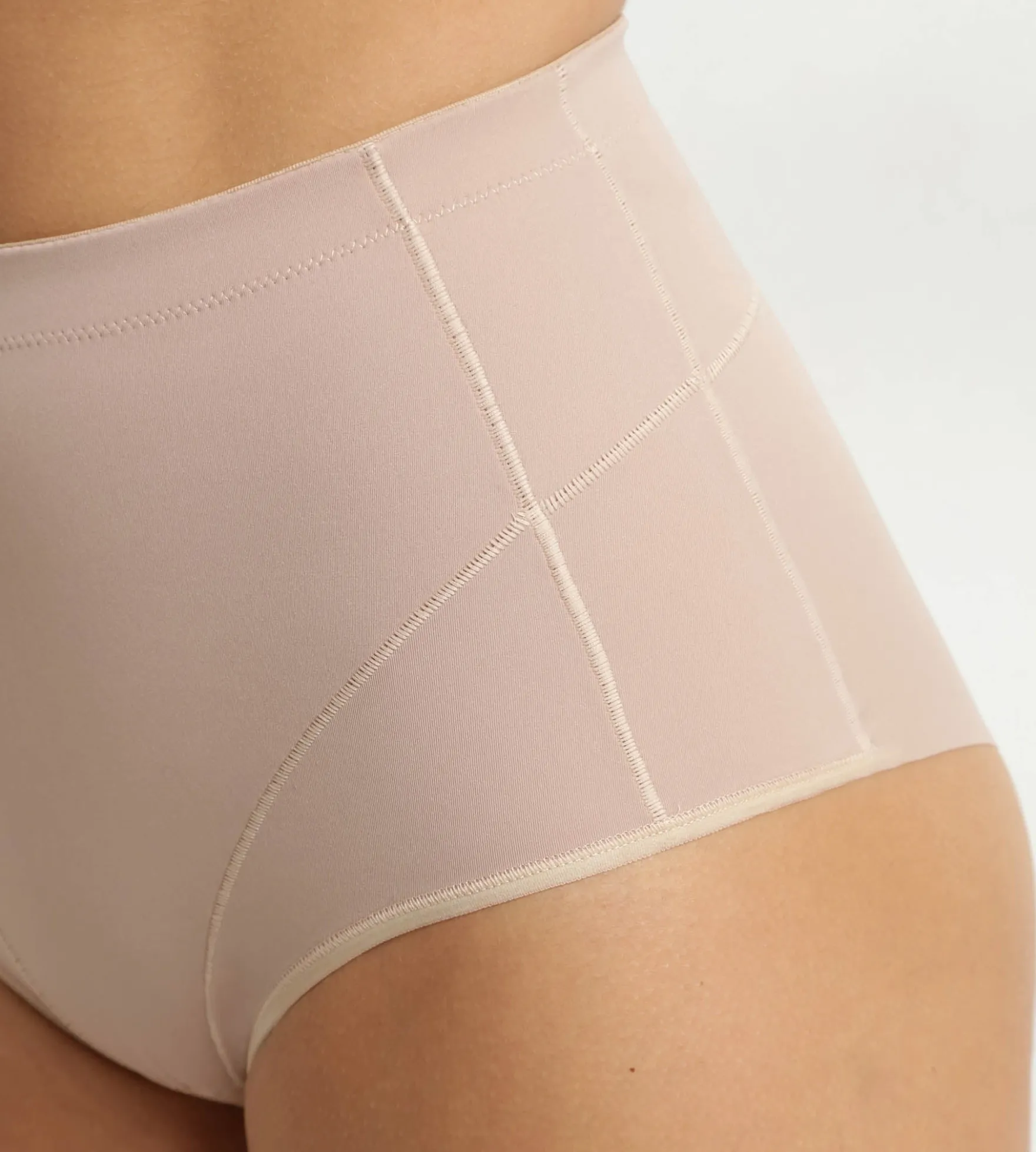 Culotte gainante en microfibre nude Dim Silhouette Contour