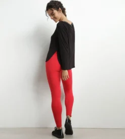 Haut de sport femme à col bateau en viscose noire Dim Move