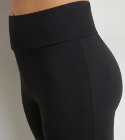 Legging court femme en microfibre noire Dim Comfywear