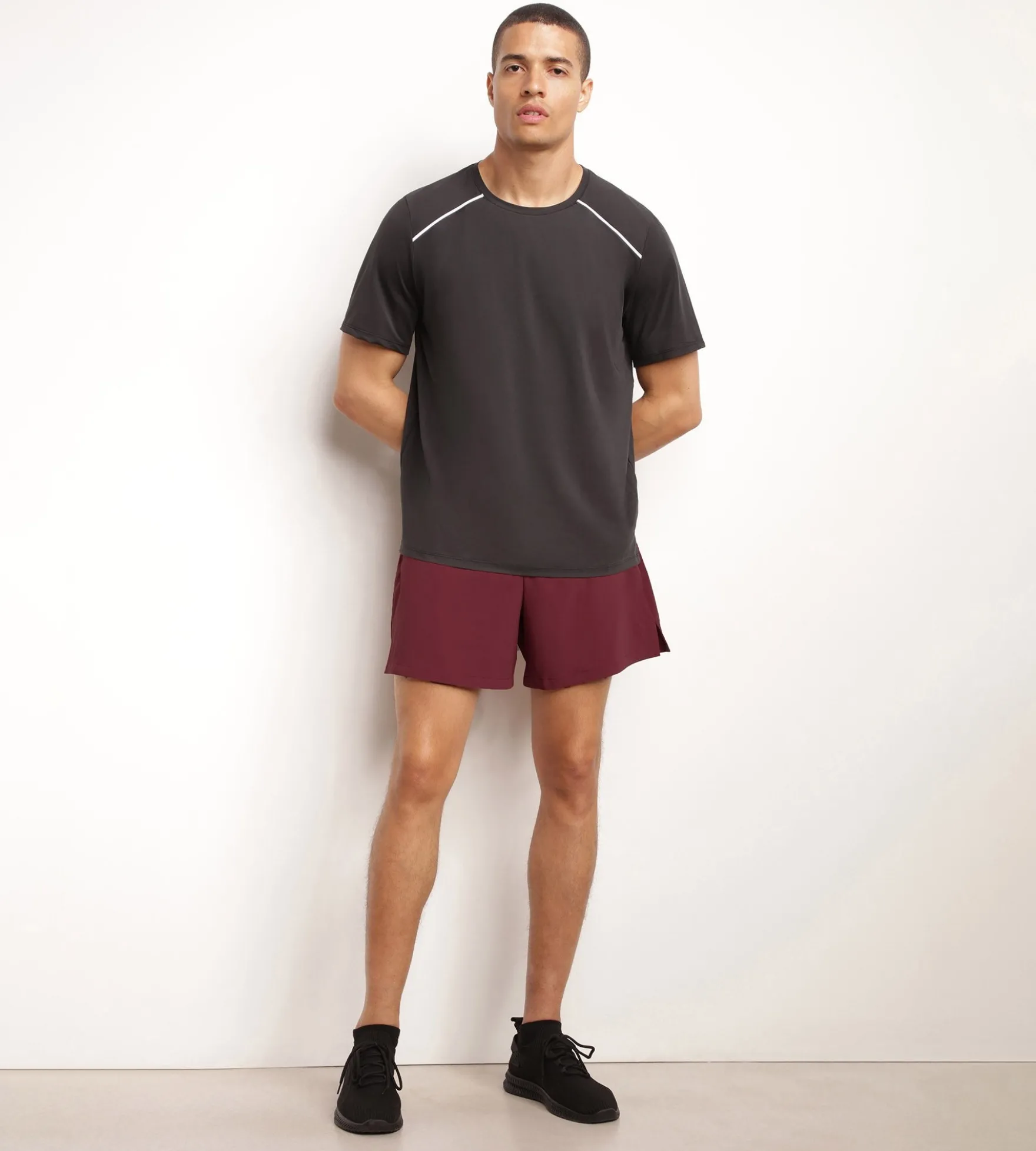 Short de sport homme en matière aérée Bordeaux Dim Move