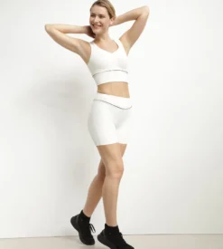Shorty de sport pour femme en microfibre sculptante Écru Dim Move
