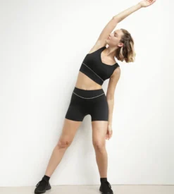 Shorty de sport pour femme en microfibre sculptante noire Dim Move