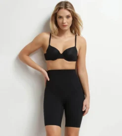 Shorty long gainant femme en microfibre Noir Dim Silhouette Contour