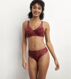 Slip femme en dentelle et microfibre Rubis Foncé Generous Essentiel