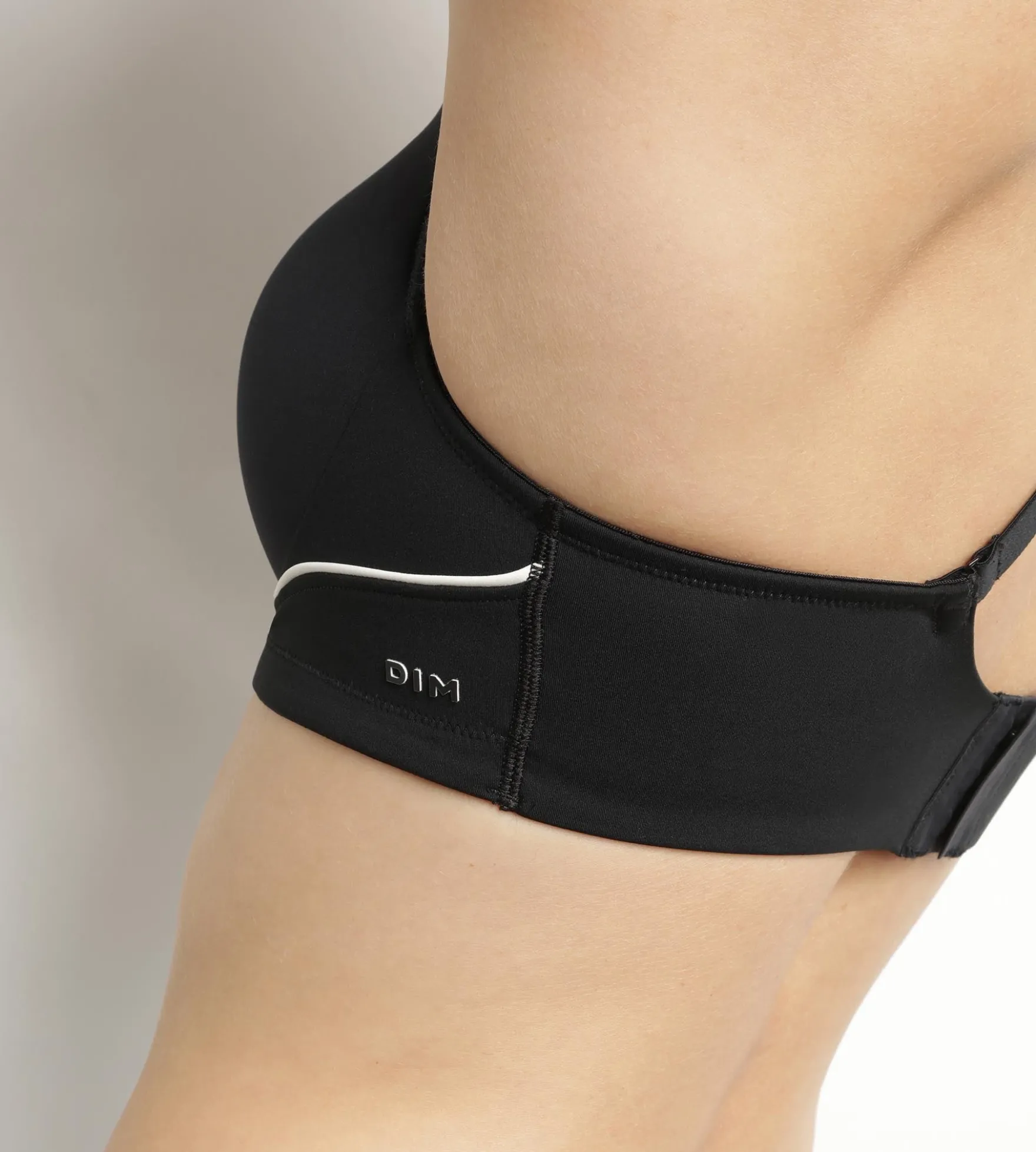 Soutien-gorge de sport en microfibre sculptante noire Dim Move