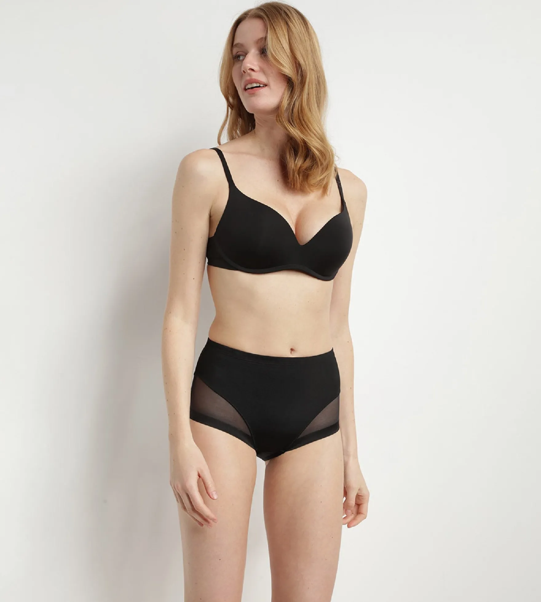 Soutien-Gorge Noir Push-Up en microfibre sans armatures InvisiFree