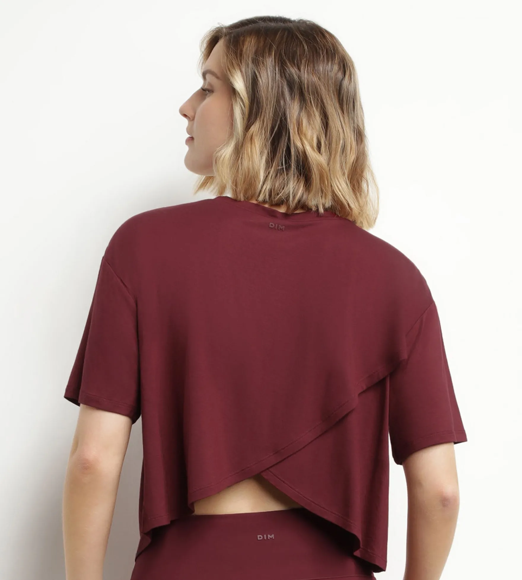 T-shirt de sport femme en viscose Bordeaux avec dos ouvert Dim Move