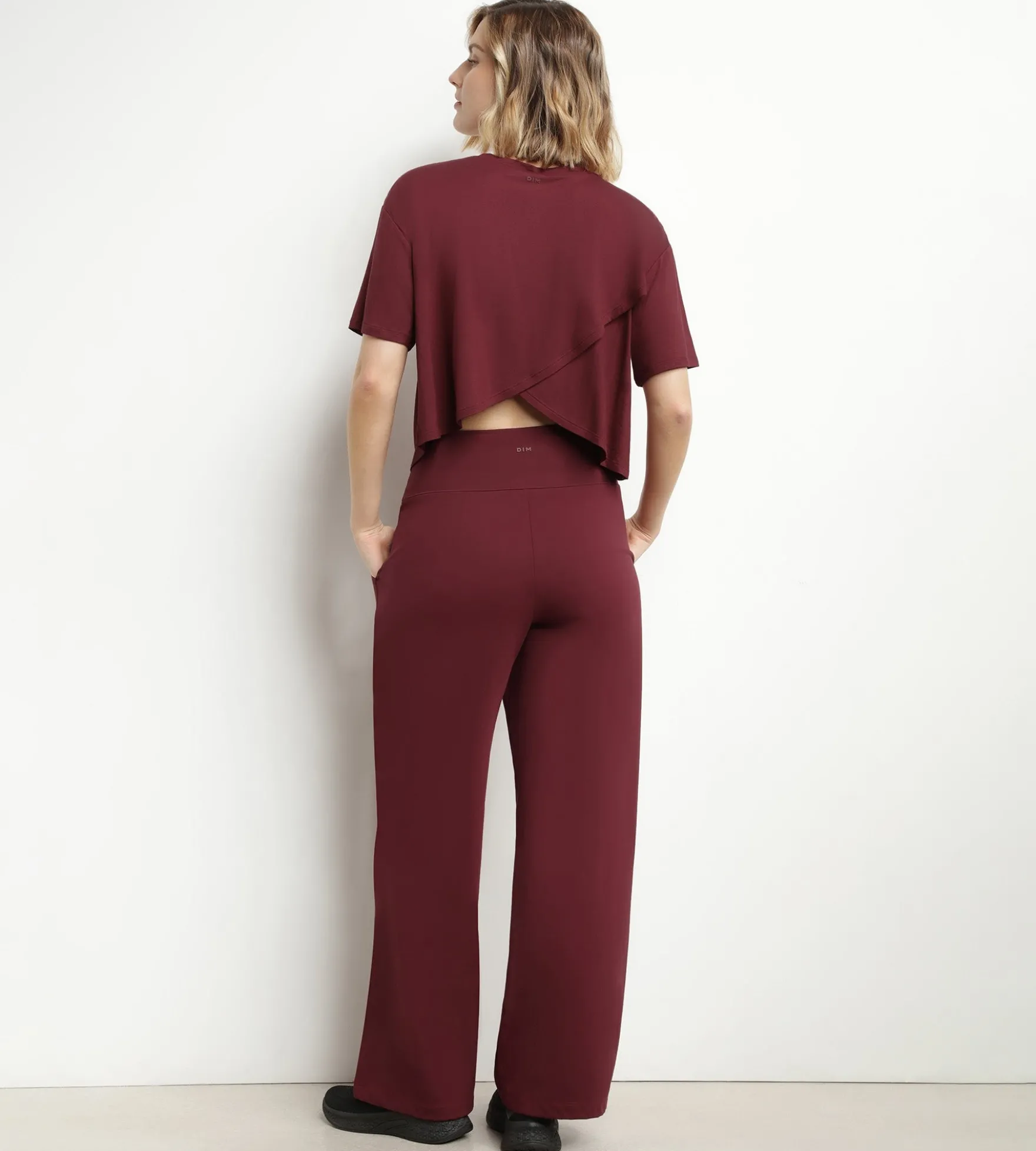 T-shirt de sport femme en viscose Bordeaux avec dos ouvert Dim Move