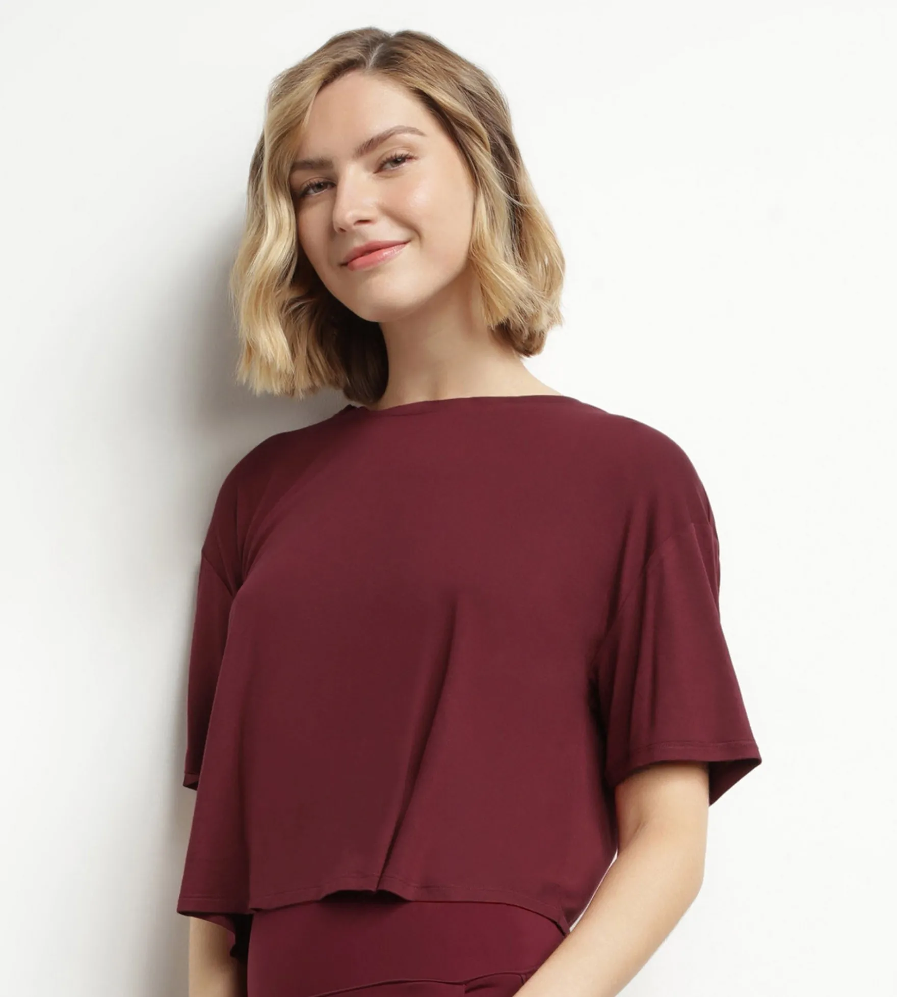 T-shirt de sport femme en viscose Bordeaux avec dos ouvert Dim Move