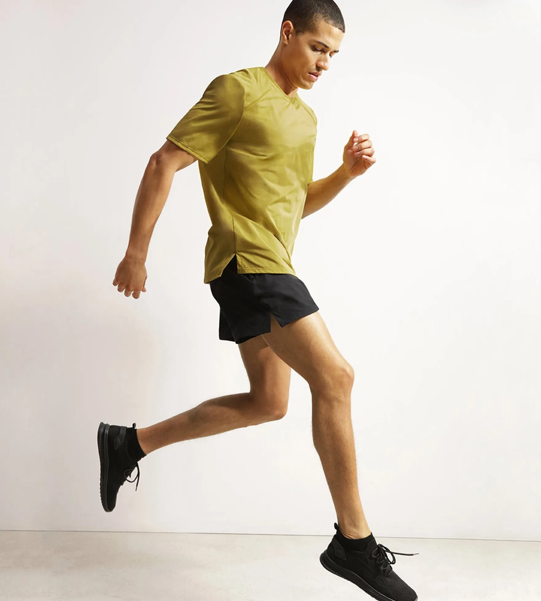 T-shirt de sport homme en matière aérée Olive Dim Move